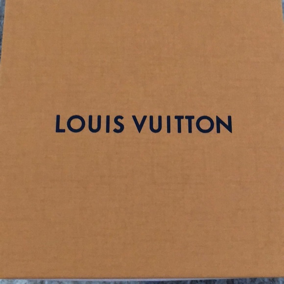 louis vuitton logo brown